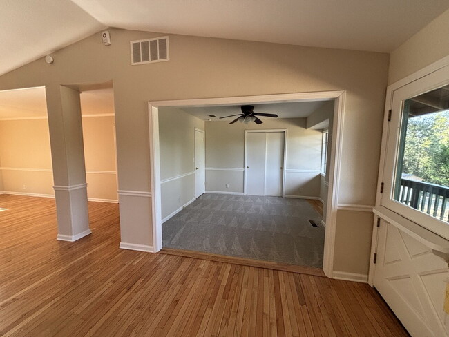 Building Photo - Freshly remodeled home in Pleasant Valley with private yard for rent!