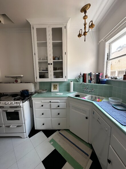 Building Photo - 325-327 S Detroit St