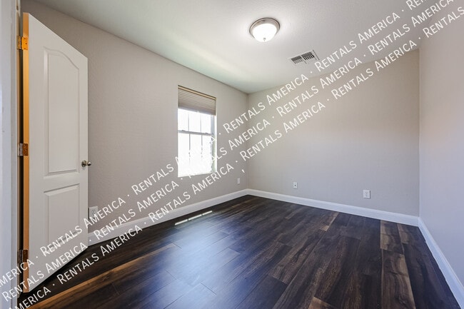 Building Photo - 886 S Brewer Dr