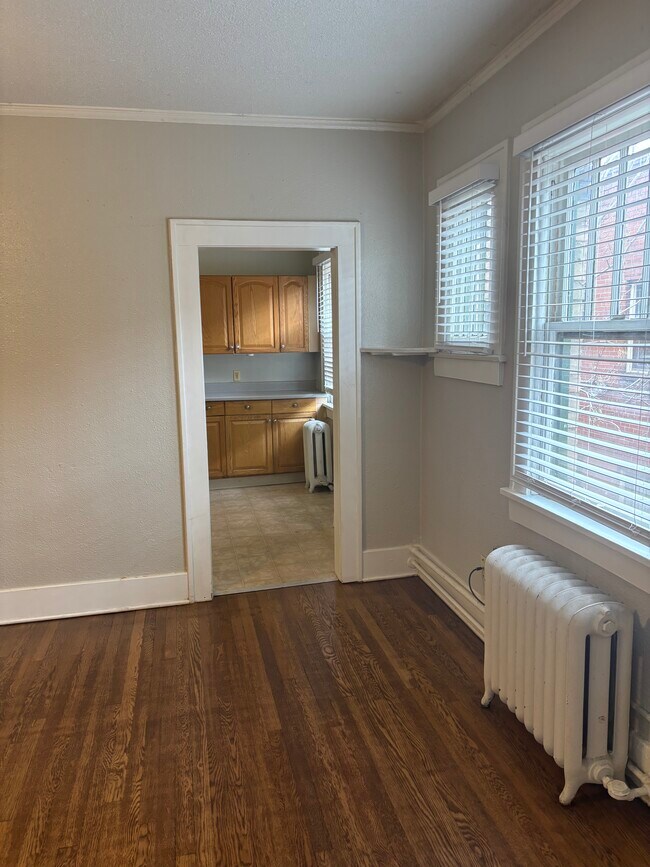 Building Photo - 975 N Washington St