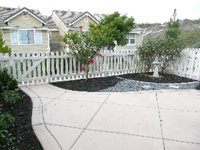 Building Photo - Charming 3BR Townhome in Aviara!