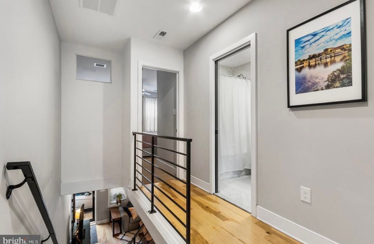 Building Photo - 2427 E Boston St