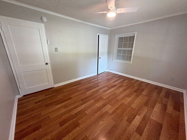 Building Photo - Nice Home In the U of M Area