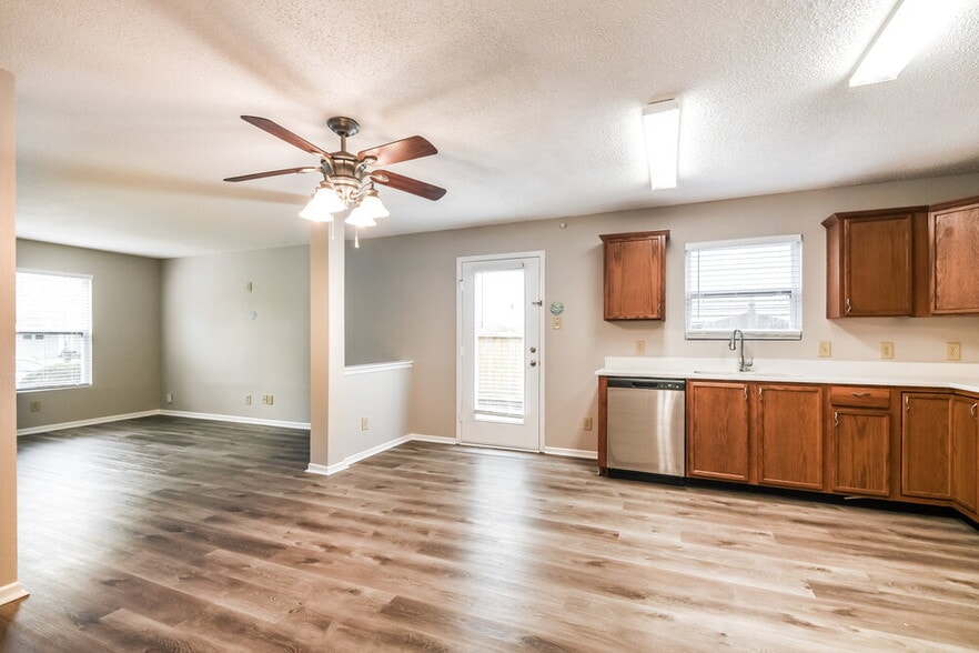 Building Photo - 14390 Black Farm Dr