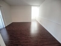 Building Photo - Beautiful Remodeled Winter Park 2/2 Condo for Rent in Front of Full Sail.