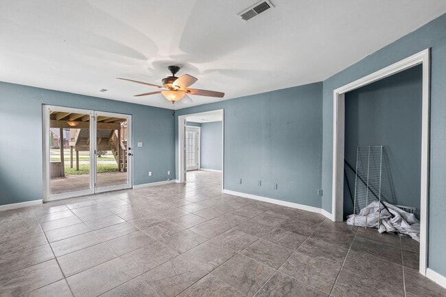 Building Photo - 1116 Shagbark Ln