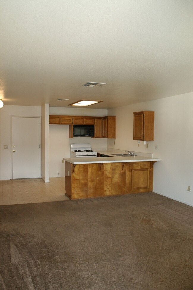 Building Photo - 8600 White Rock Dr