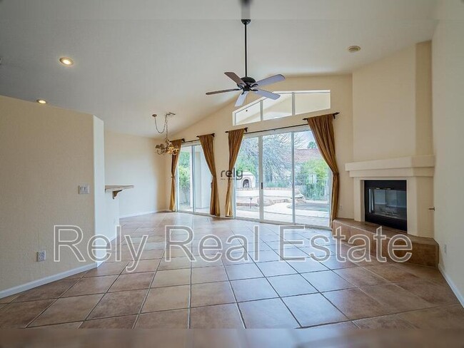 Building Photo - 4605 N Clear Creek Dr