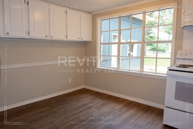 Building Photo - 7846 Roberson St