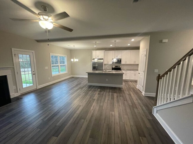 Building Photo - Room in House on Hanover Ct