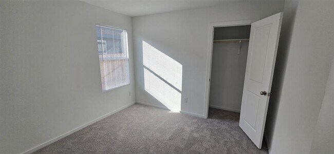 Building Photo - 446 Sormonne Lp