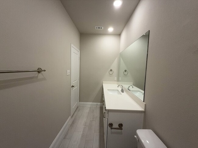 Building Photo - 612 Amenduni Ln