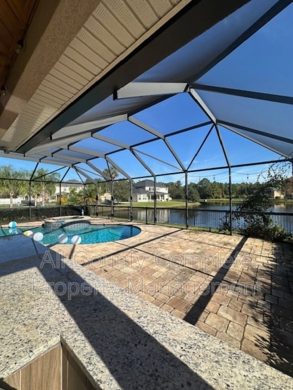 Building Photo - 738 W Kings College Dr