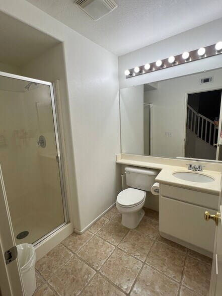 Building Photo - 333 Rathbourne