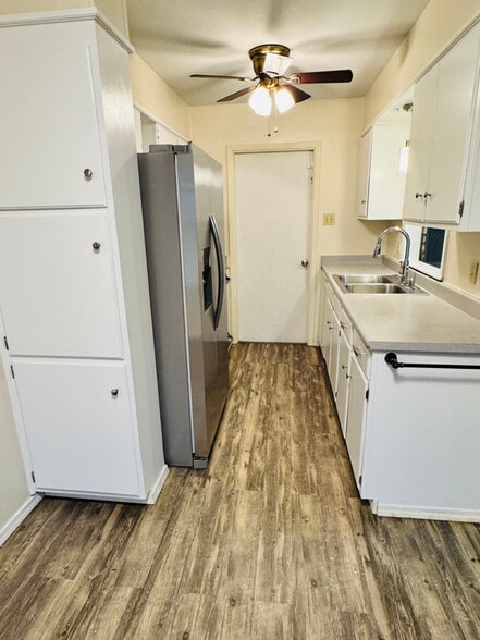 Building Photo - 4254 Desert View Dr