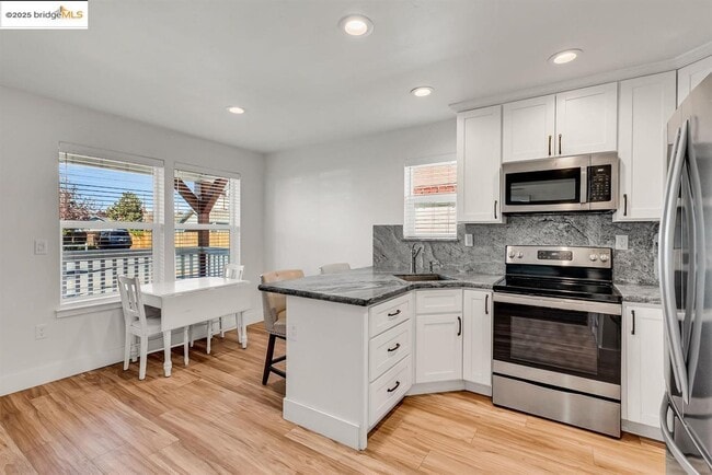 Building Photo - 507 Maple St