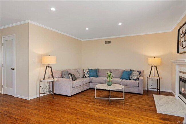 Building Photo - Spacious 4BR House in Torrance