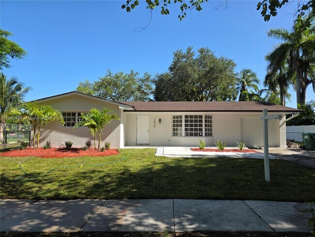Primary Photo - 13920 Kendale Lakes Blvd
