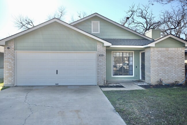 Building Photo - 1611 Somerset Dr