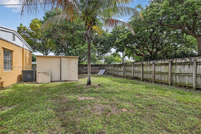 Building Photo - 1498 NE 180th St