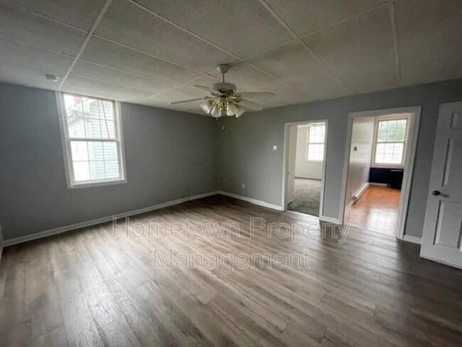 Building Photo - 406 N Front St