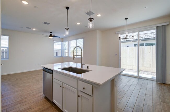 Building Photo - 1527 Foxhill Ln