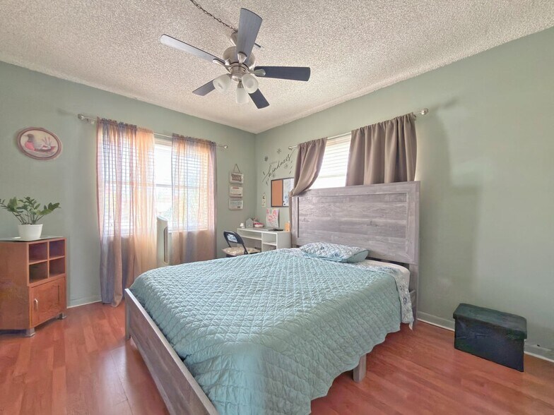 Building Photo - 6500 SW 41st Ct