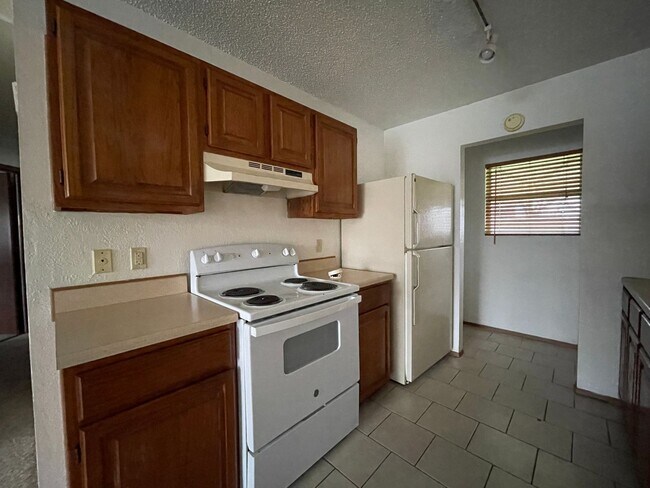 Building Photo - 900 Haynes Dr