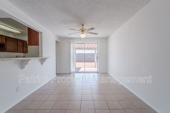 Building Photo - 1609 W Voltaire Ave