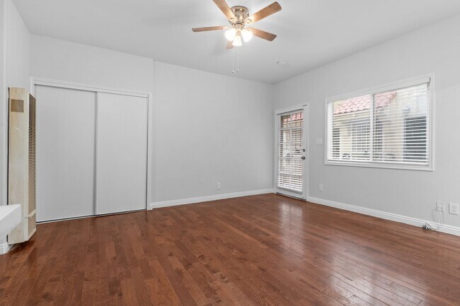 Interior Photo - 442 Cedar Ave