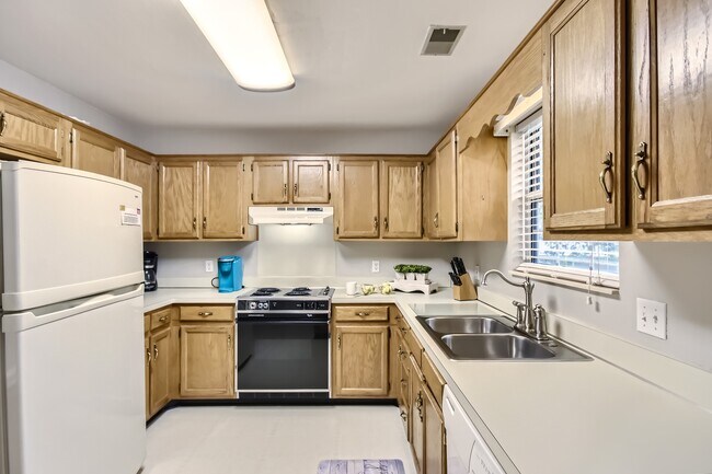 Building Photo - 117 Southampton Ct