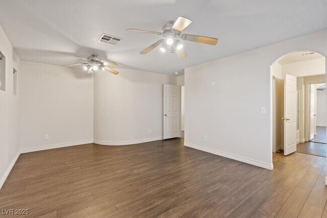 Building Photo - 227 Palmarosa St