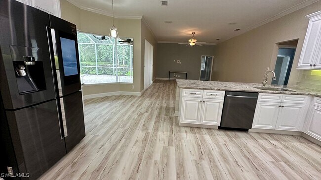 Building Photo - 8850 Creek Run Dr
