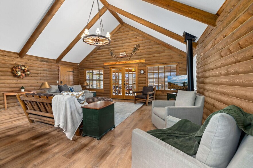 Building Photo - 19412 Pinecrest Ln