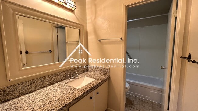 Building Photo - Very Nice Greenhaven 2bd/1ba Condo in Gated Community - Must See