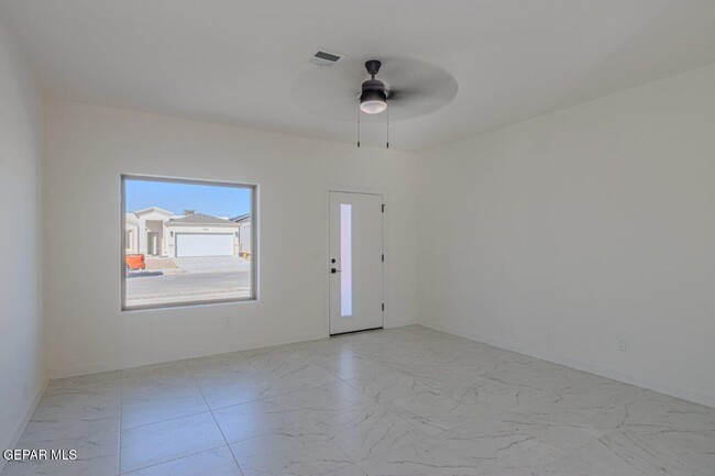 Building Photo - 500 E San Antonio Ave