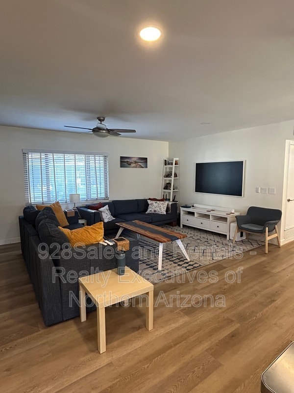 Building Photo - 1928 N Lynn Dr