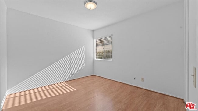 Building Photo - 409 Beverly Dr