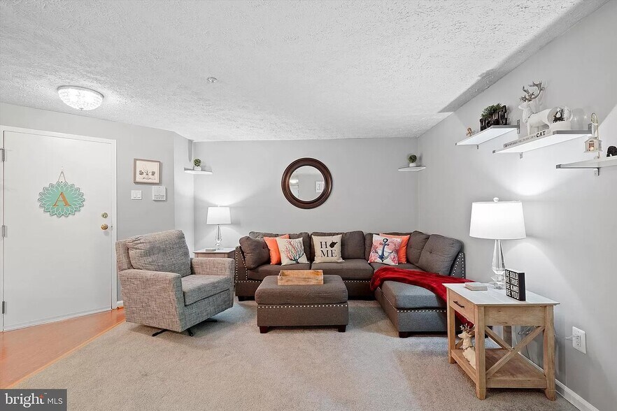 Building Photo - 209 Oak Leaf Cir