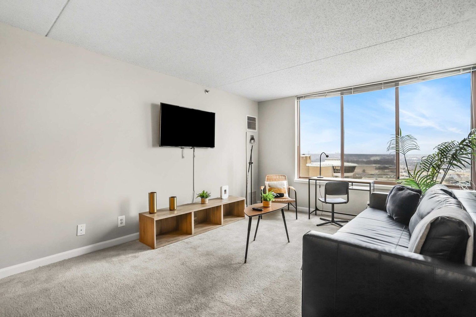 Building Photo - 401 12th St S