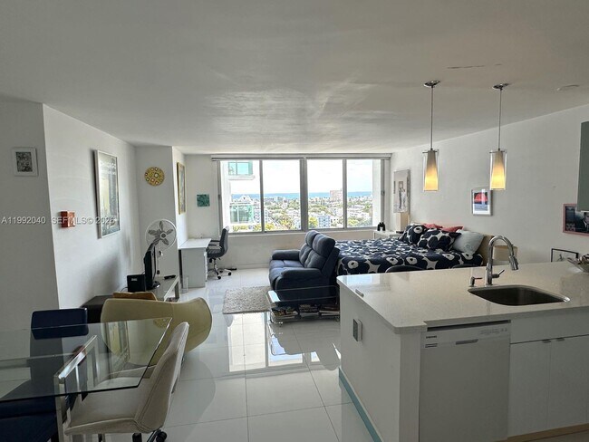 Building Photo - 1000 West Ave