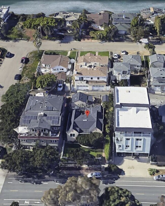 Building Photo - 752 3rd St