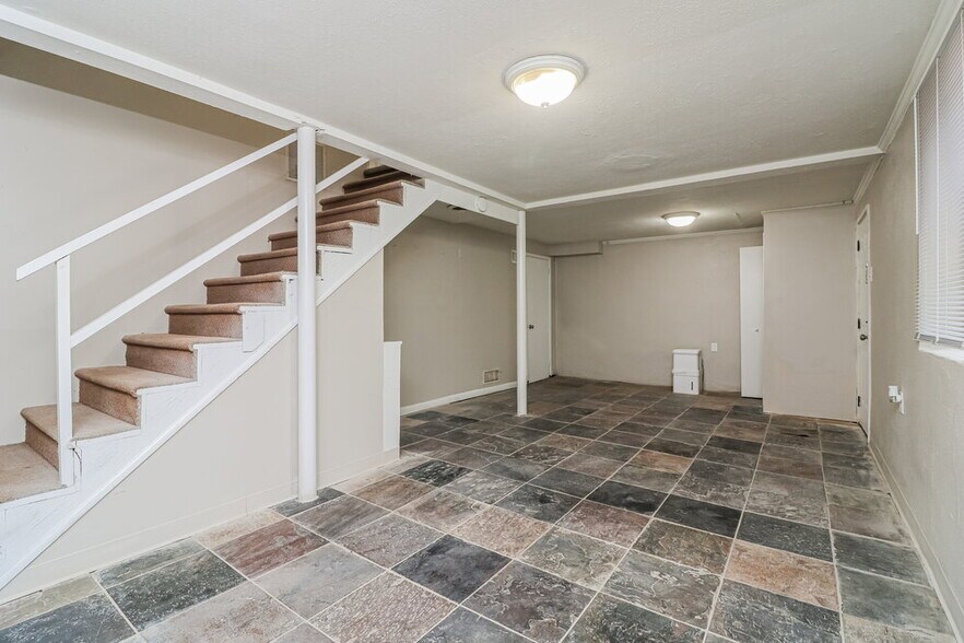 Building Photo - 3149 Beech Dr