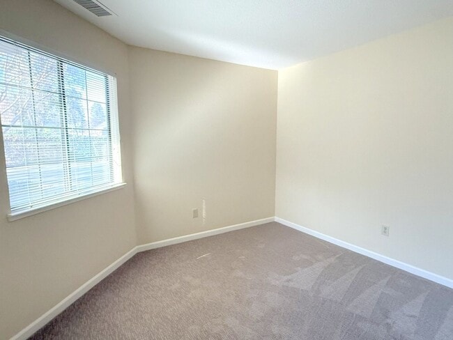 Building Photo - Awesome Location Close to Downtown Pleasanton Main St ! Detached One Story Home ! New Paint ! New...