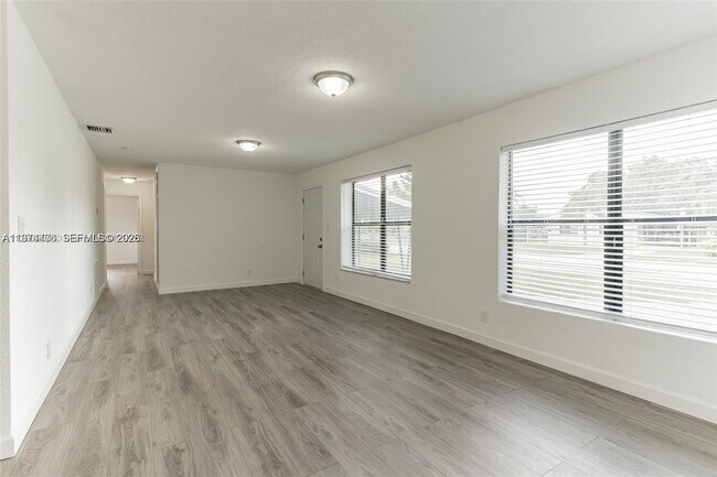 Building Photo - 650 SW 29th Ave