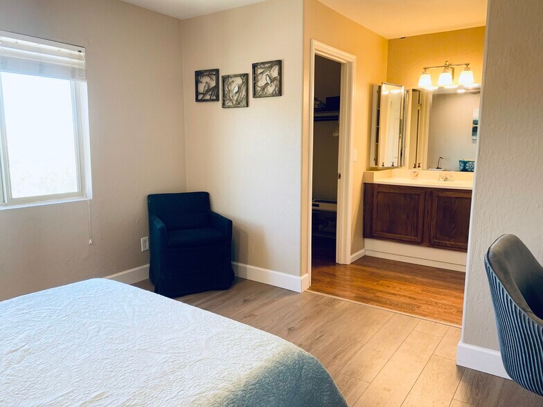 Building Photo - 13035 N 34th St