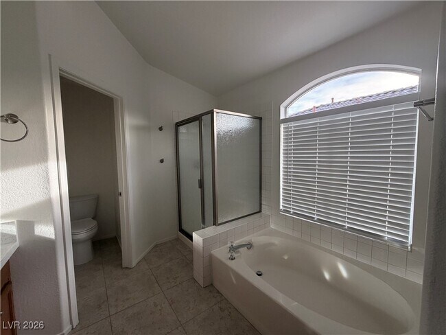 Building Photo - 1825 Sierra Oaks Ln