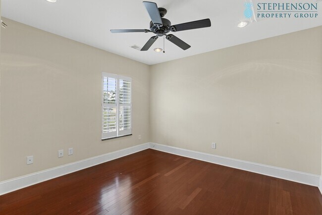 Building Photo - Deeded Boat Slip Comes with Home in Gated ...
