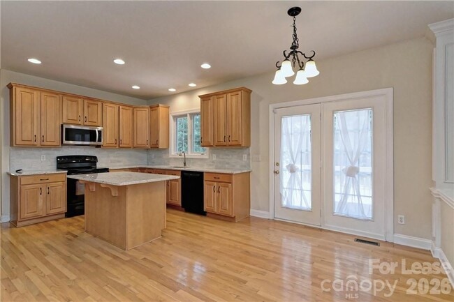 Building Photo - 10496 Gunnison Ln