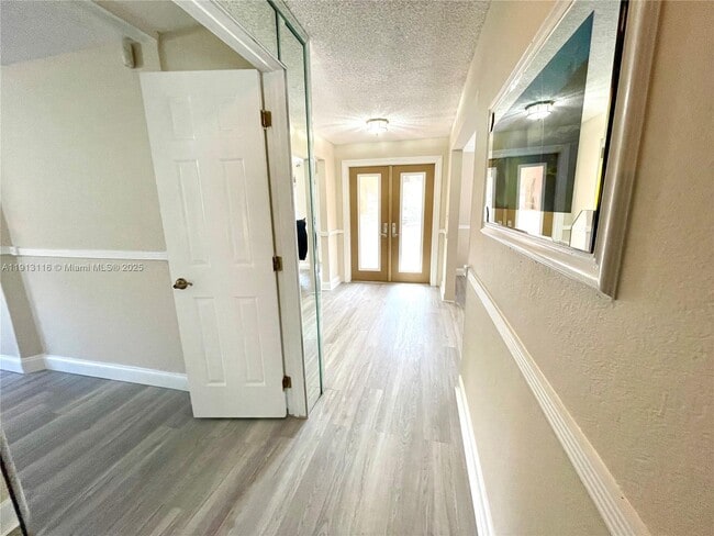 Building Photo - 10001 NW 11th Manor